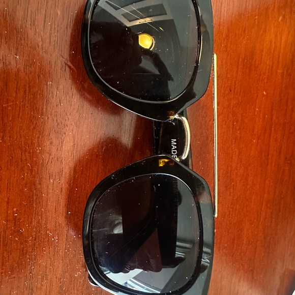 Sunglass bundle - Picture 4 of 5